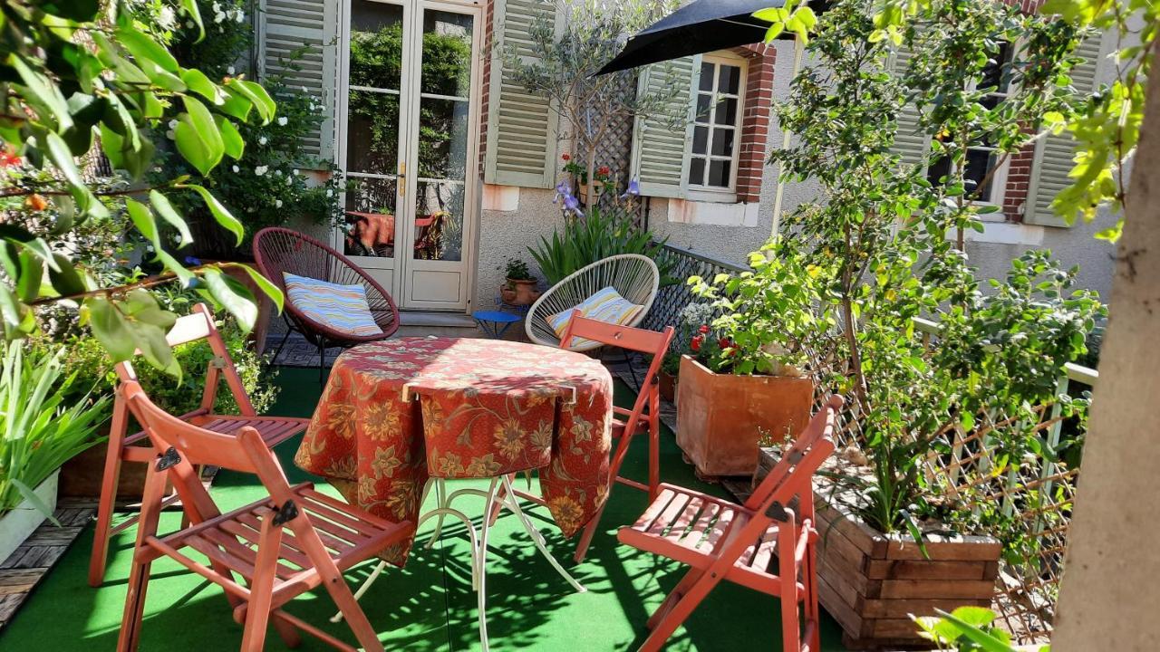 Bed and Breakfast La Virgule De Tanlay Exterior foto