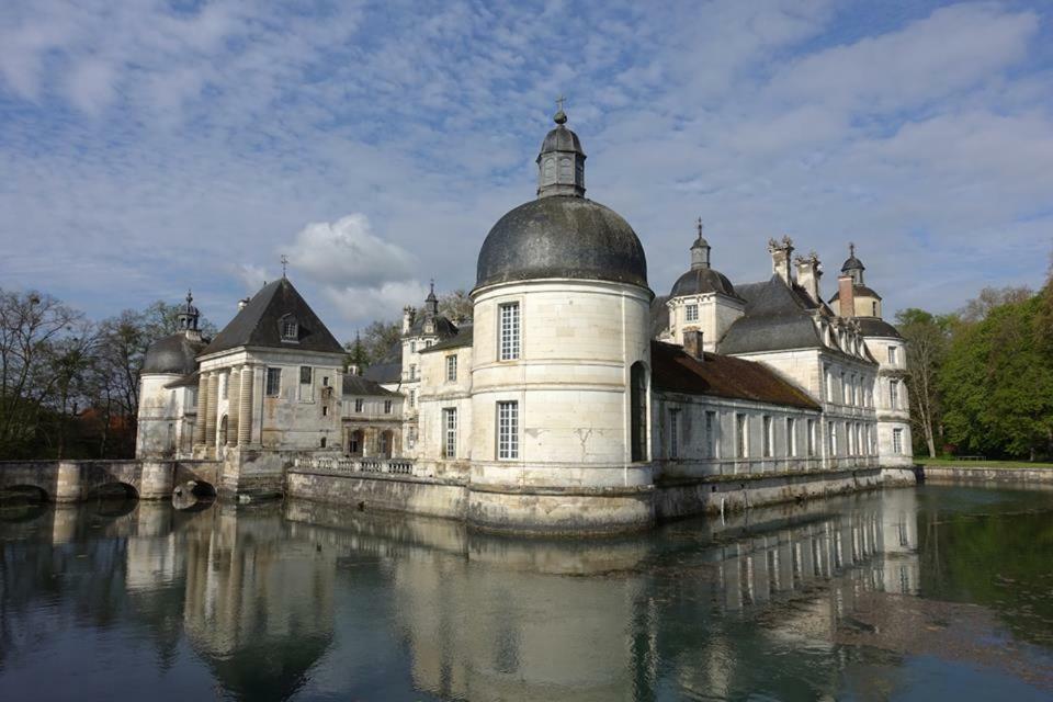 Bed and Breakfast La Virgule De Tanlay Exterior foto
